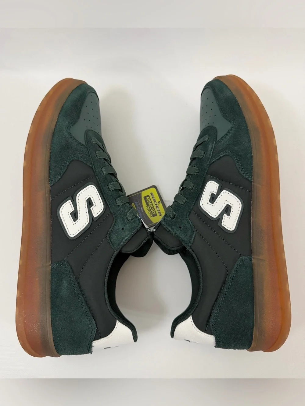 Skechers Streetwear Men’s Size 10.5 Green Leather Sneakers Air-Cooled Memory Foa